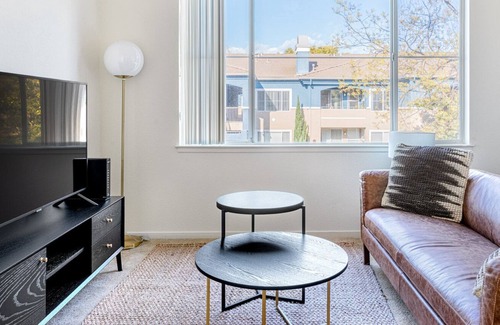 Fremont Apartment | Beautiful Fremont 1BR w/ W/D, Gym, Pool, walk to BART, by Blueground