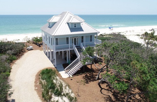 Treasure Beach Village House | Beautiful Fully Renovated Beachfront Home in the Plantation: 3BR/3.5BA + BonusRm
