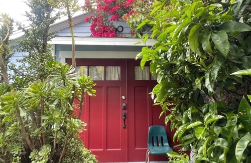 South Berkeley Apartment | Beautiful Garden Studio W/kitchen Near Bart