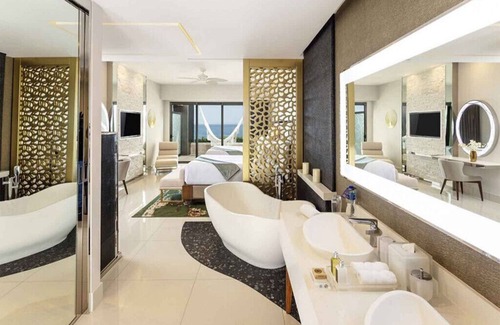 San Jose del Cabo Resort | Beautiful Garza Blanca, oceanfront suite available 12-31-23 through 01-07-2024.