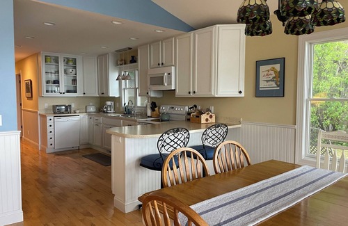 Empire House | Beautiful Gem on Little Glen Lake