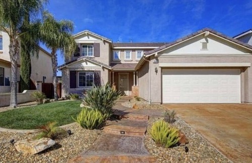 Menifee House | Beautiful Golf Course view home in Menifee Greens!