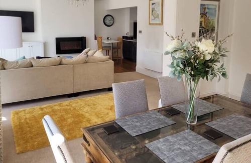 Montpellier Apartment | Beautiful Hidden Gem - Short Walk to Town