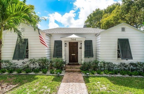 Poiciana Park II House | Beautiful historic pool home in Flamingo Park