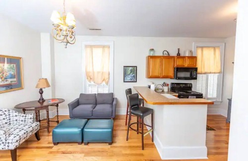 Glendale Apartment | Beautiful Historic Glendale1/1 Suite by Park w/Parking and Wi-fi Suite # 2