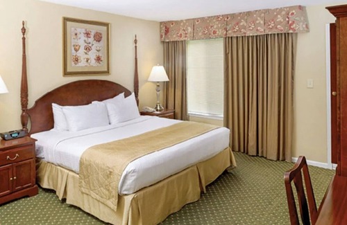 Berkeley Resort | Beautiful Historic Powhatan Resort in central location