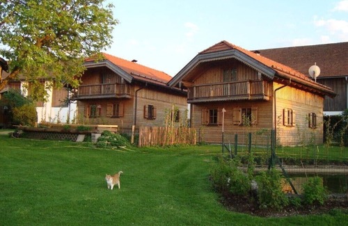 Hallwang Ski Chalet | Beautiful Holiday home on the outskirts, 10 Minutes to Salzburg