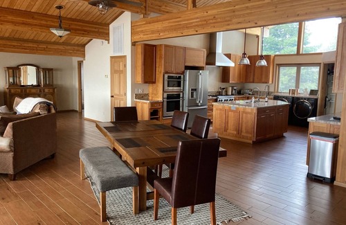 Lakehead House | Beautiful Home Above Lake Shasta