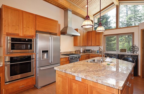Lakehead House | Beautiful Home Above Lake Shasta
