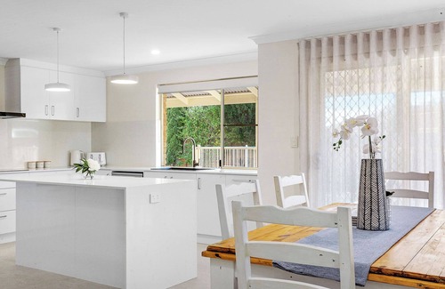 Hillarys House | Beautiful Home away from Home beside the beach.