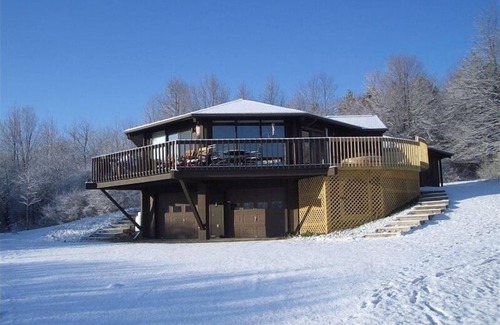 Watkins Glen House | Beautiful home, close to wineries, hiking, & lakes, with outdoor natural hot tub