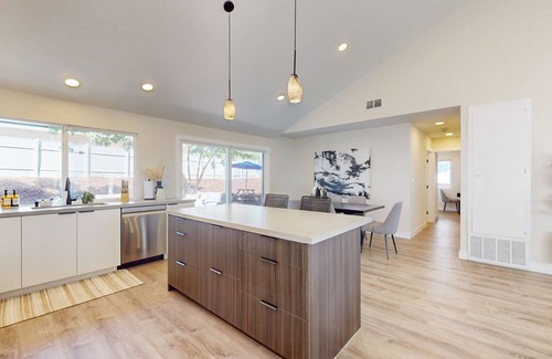Bay Ho House | Beautiful home- close to downtown & beach w/hot tub