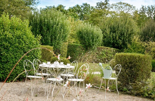 Yevre-la-Ville House | Beautiful home in Yèvre-la-Ville