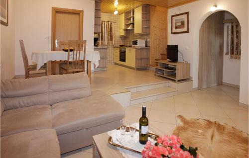 Breze House | Beautiful Home In Breze With Jacuzzi