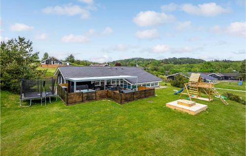 Lyngsbæk Strand House | Beautiful Home In Ebeltoft With Wifi