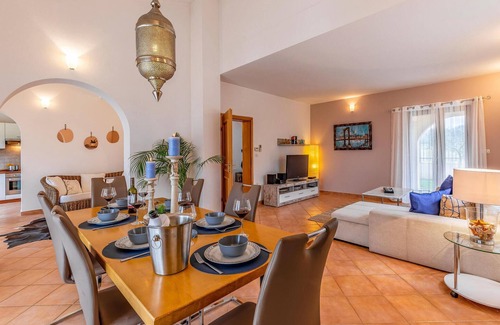 Galizana House | Beautiful home in Galizana with WiFi