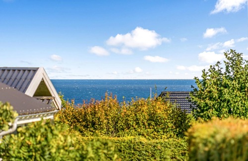 Bønnerup Strand House | Beautiful home in Glesborg with kitchen