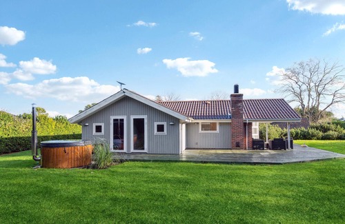 Østerskov House | Beautiful home in Humble with sauna