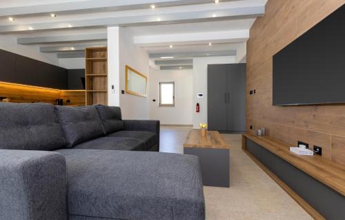 Nedescina House | Beautiful Home In Nedescina With Wifi