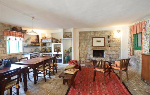 Rosolini House | Beautiful Home In Rosolini With Wifi