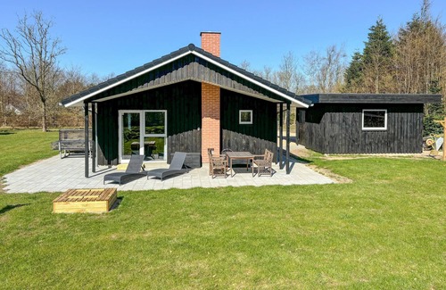 Spøttrup House | Beautiful home in Spøttrup with WiFi