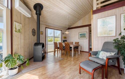 Skaven Strand House | Beautiful Home In Tarm With Wifi