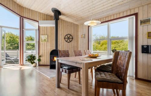 Skaven Strand House | Beautiful Home In Tarm With Wifi