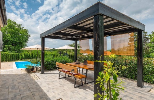 Tinjan House | Beautiful home in Tinjan