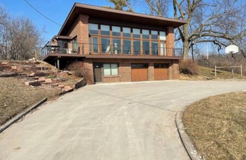Altoona House | Beautiful Home in Town Acreage