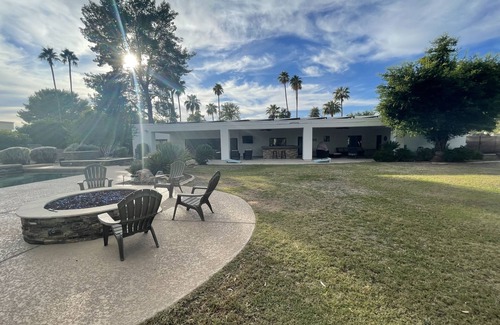 Paradise Valley Village Villa | Beautiful Home on 1 acre lot facing the golf course in Scottsdale