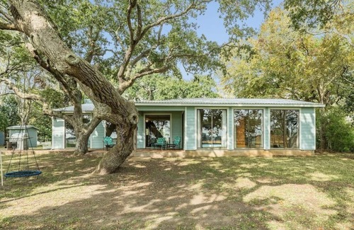 Cedar Lane House | Beautiful Home on Caney Creek w/ Fishing Pier