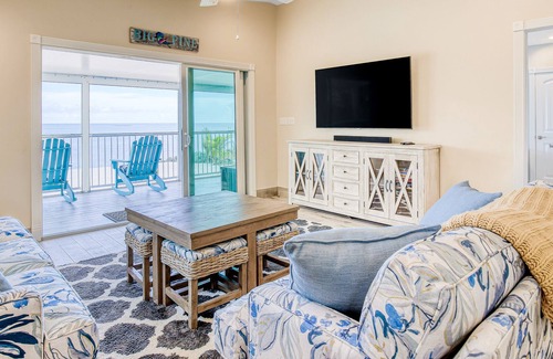 Long Beach Estates House | Beautiful home right on the water with a private beach, W/D, deck, grill & AC