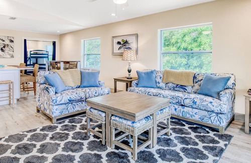 Long Beach Estates House | Beautiful home right on the water with a private beach, W/D, deck, grill & AC