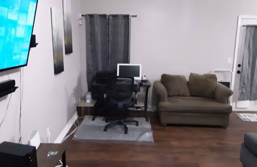 Biggs Field House | Beautiful Home with spacious rooms and backyard!