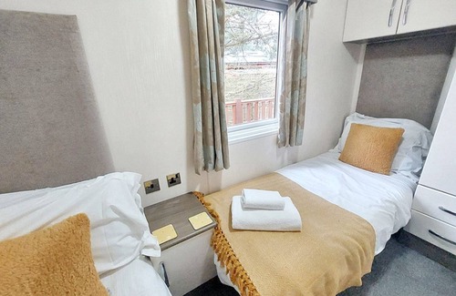 Morpeth Cabin | Beautiful hot tub lodge in Northumberland. Sleeps up to 6 people.