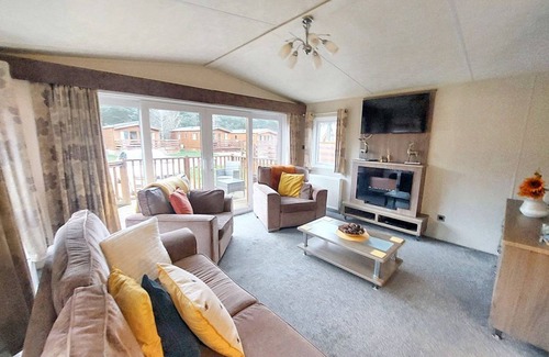 Morpeth Cabin | Beautiful hot tub lodge in Northumberland. Sleeps up to 6 people.