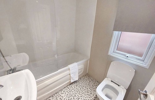 Morpeth Cabin | Beautiful hot tub lodge in Northumberland. Sleeps up to 6 people.