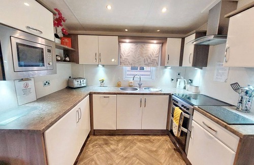 Morpeth Cabin | Beautiful hot tub lodge in Northumberland. Sleeps up to 6 people.