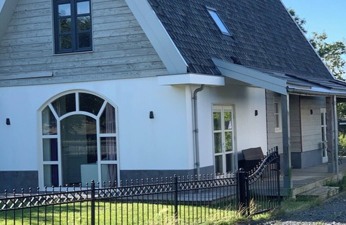 Camperduin House | Beautiful house 750 meters from the beach with wood stove in the living room
