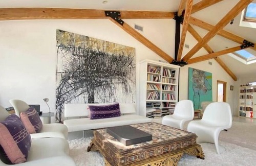 Riverhead House | Beautiful House by the Lake!
