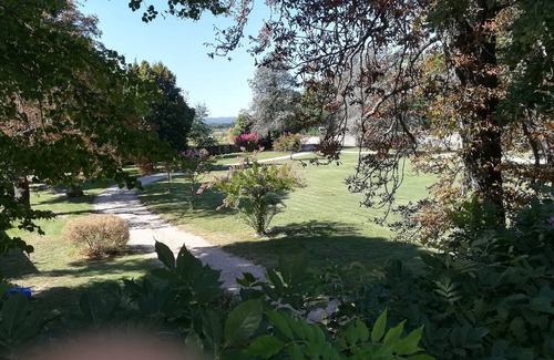 Brujas House | Beautiful house with big flowery park.