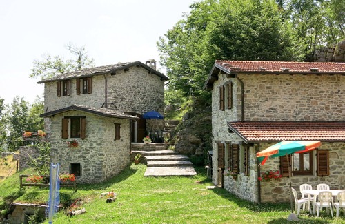 Fabbriche di Vallico Villa | Beautiful apartment in villa for 6 people with pool, WIFI, TV, patio and pets allowed