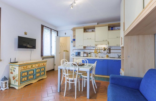 Monteverdi Marittimo Apartment | Beautiful apartment for 2 guests with WIFI, A/C, pool, TV, patio and pets allowed