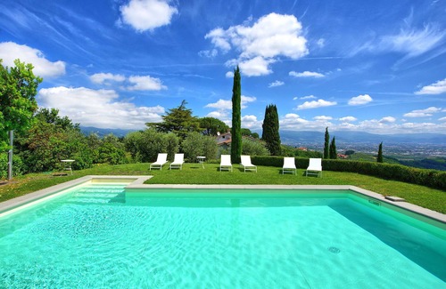 Serravalle Pistoiese Villa | Beautiful private villa for 7 people with A/C, WIFI, private pool, TV, patio and panoramic view
