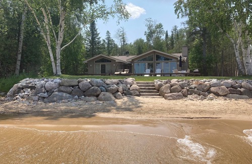 Charlevoix House | Beautiful Lake Charlevoix