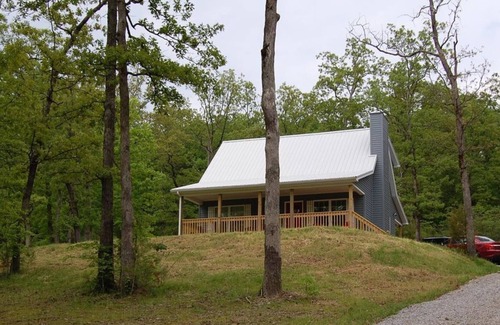 Clarkson House | Beautiful lake cottage minutes from lake and close to Mammoth Cave!