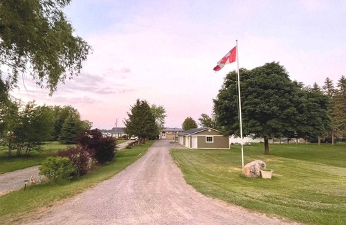 Kirkfield House | Beautiful Lake Front Cottage With A VIEW