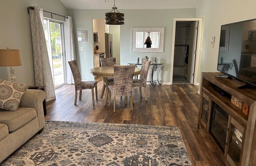 Venice Condo | Beautiful Lake Front Condo