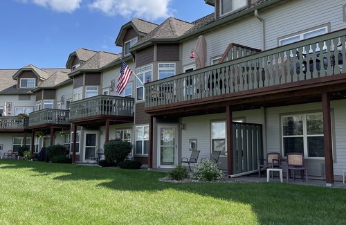 Birchwood House | Beautiful Lake Front 2 BR Condo on golf course with pool and hot tub in building