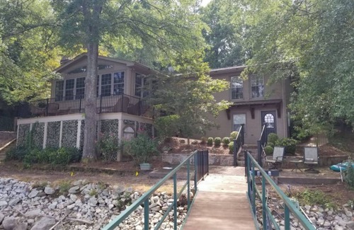 Clemson House | Beautiful Lake House Walking Distance to the Stadium.